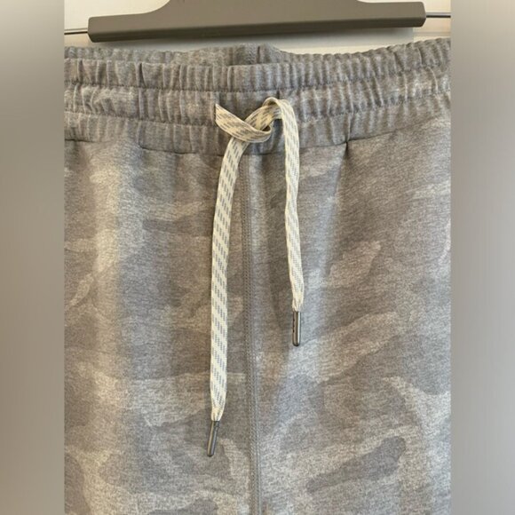 Vuori joggers, gray camo, size M - Picture 2 of 7